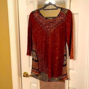 BUCKLE Gimmicks High Low Tunic Top
